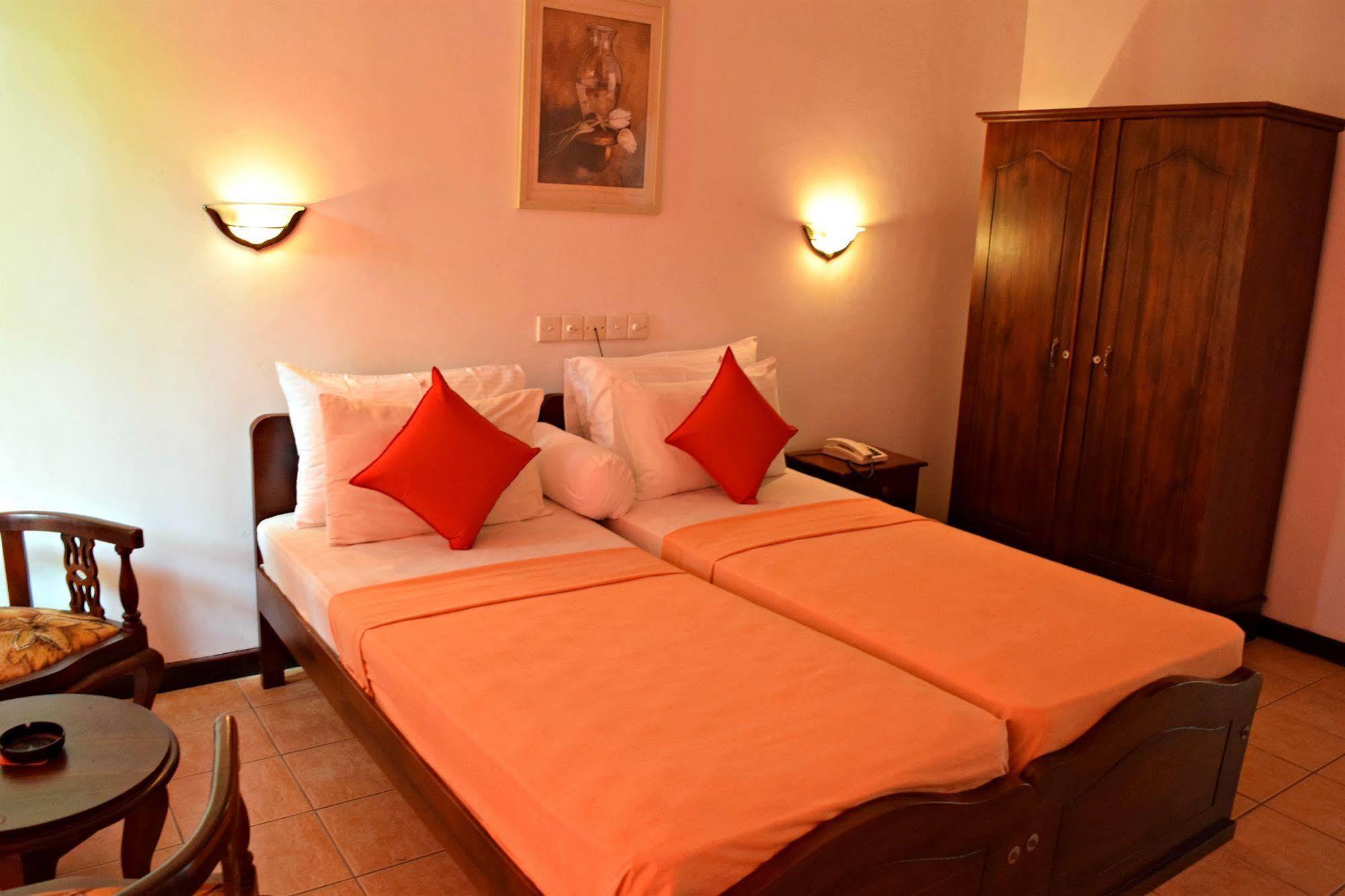 Hotel Lagoon Paradise Negombo Zewnętrze zdjęcie