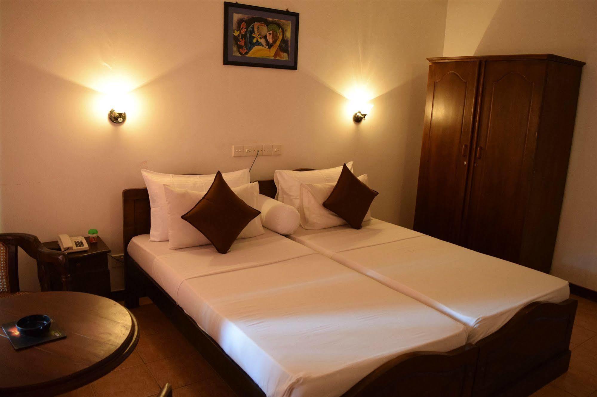 Hotel Lagoon Paradise Negombo Zewnętrze zdjęcie