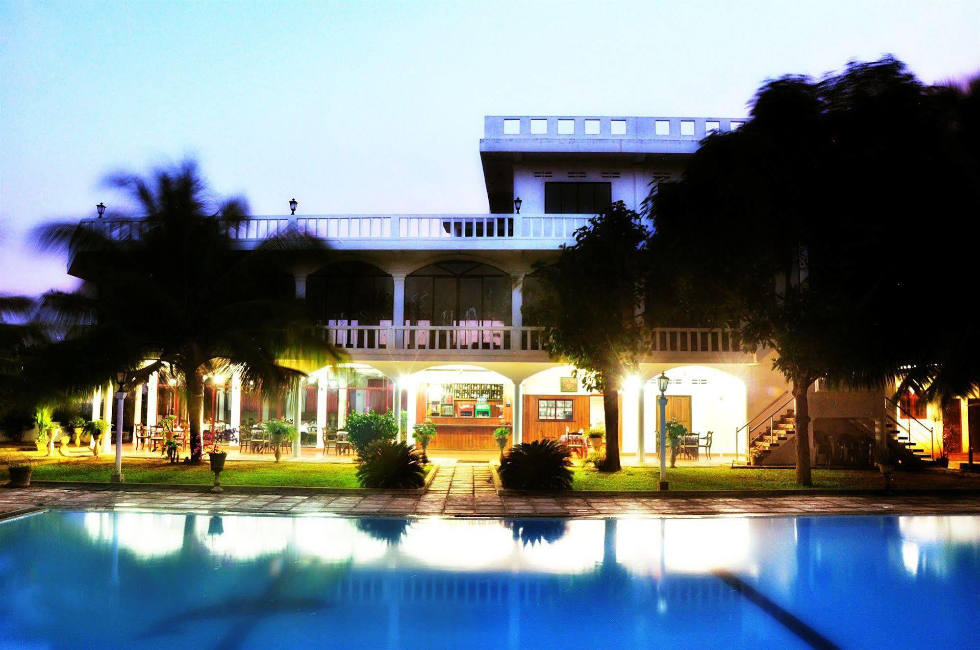 Hotel Lagoon Paradise Negombo Zewnętrze zdjęcie